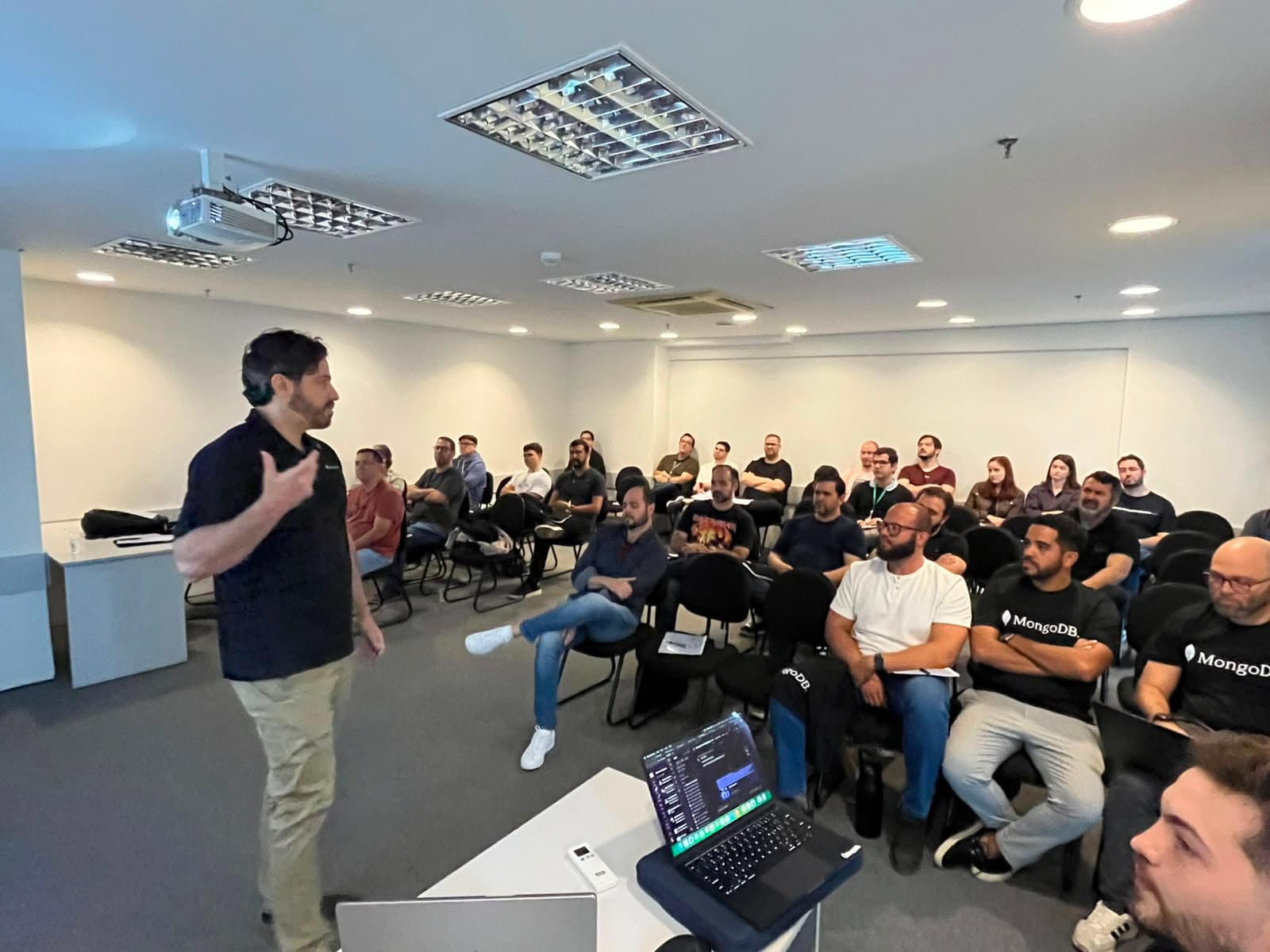 Senior Sistemas - MongoDB Day — 2